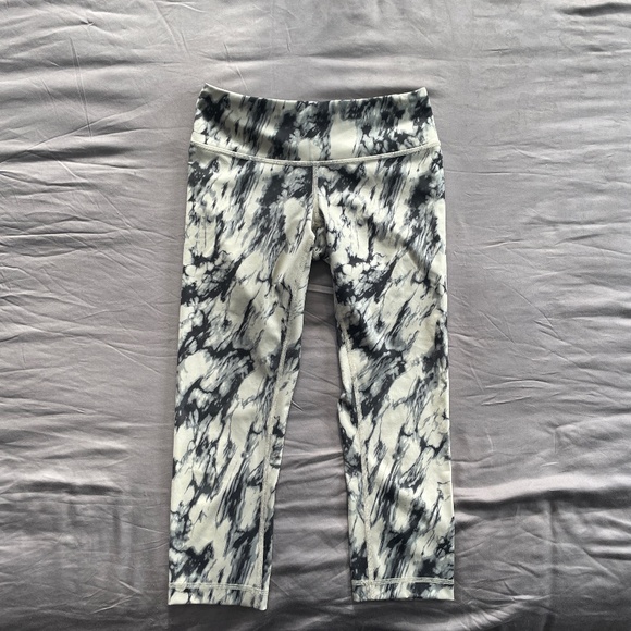 Lululemon short capri - Picture 1 of 1